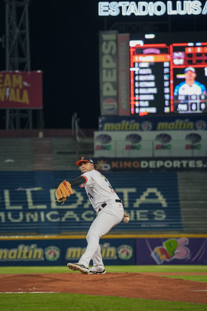 Águilas del Zulia celebra su triunfo ante Tiburones de La Guaira en el estadio Luis Aparicio.