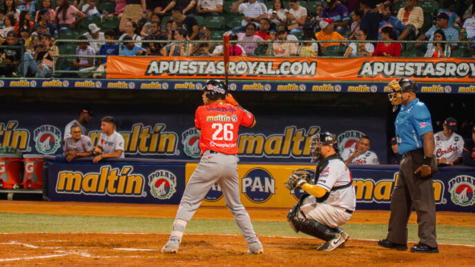 Águilas del Zulia enfrentó a Caribes de Anzoátegui en Puerto La Cruz durante la LVBP 2025-2026.