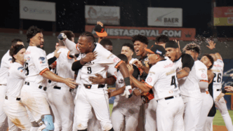Jaison Chourio celebra con las Águilas del Zulia tras dejar en el terreno al Magallanes en el estadio Luis Aparicio.