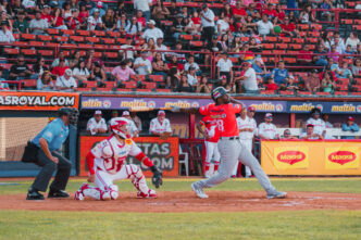 Águilas del Zulia venció 4-2 a los Cardenales de Lara en el estadio Antonio Herrera Gutiérrez de Barquisimeto.