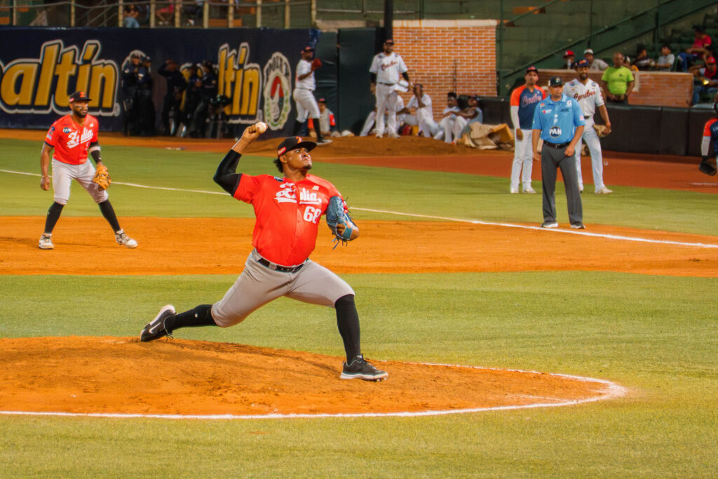 Águilas del Zulia enfrentó a Caribes de Anzoátegui en Puerto La Cruz durante la LVBP 2025-2026.