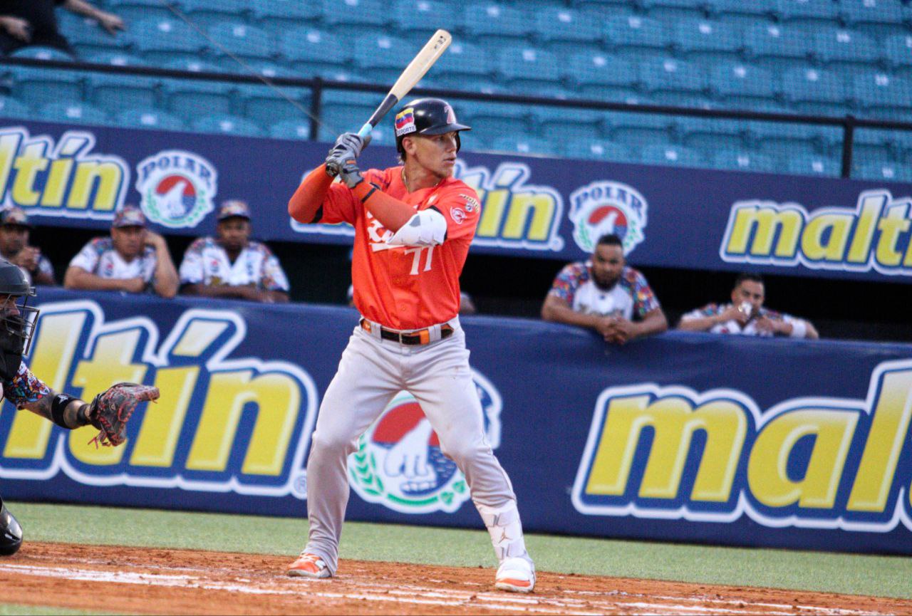 Águilas del Zulia celebra la barrida ante Bravos de Margarita con triunfo 6-3 en el estadio Nueva Esparta.