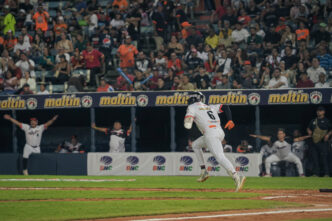 Águilas del Zulia venció 10-7 a Tigres de Aragua en Maracaibo para completar su primera barrida de la temporada.