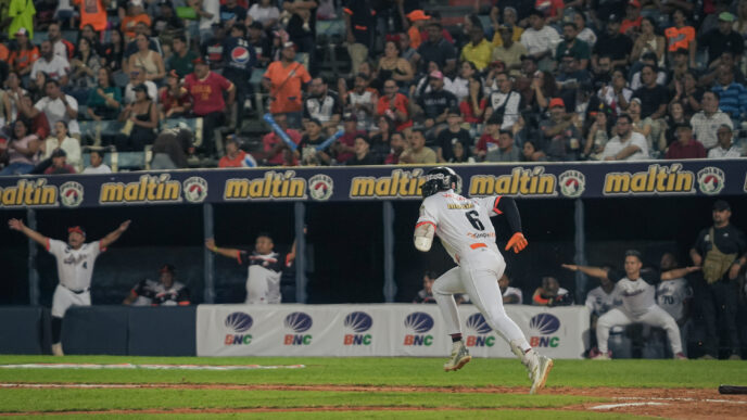 Águilas del Zulia venció 10-7 a Tigres de Aragua en Maracaibo para completar su primera barrida de la temporada.