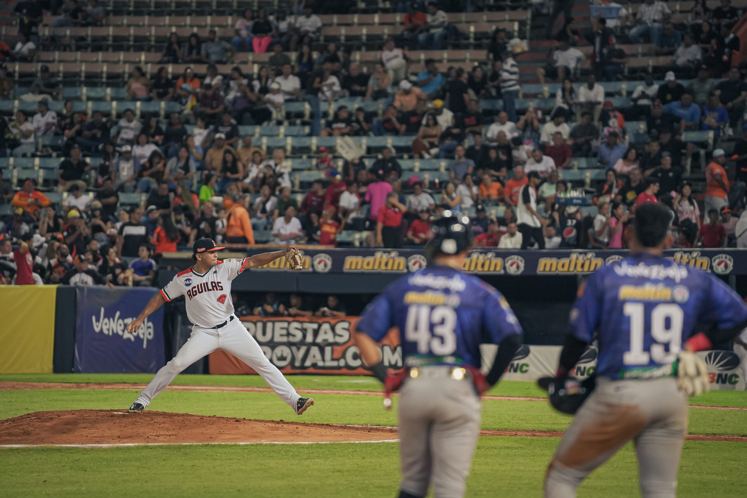 Águilas del Zulia blanqueó 2-0 a Tigres de Aragua en el Día de Luis Aparicio con gran actuación de José Herrera y Nomar Rojas.