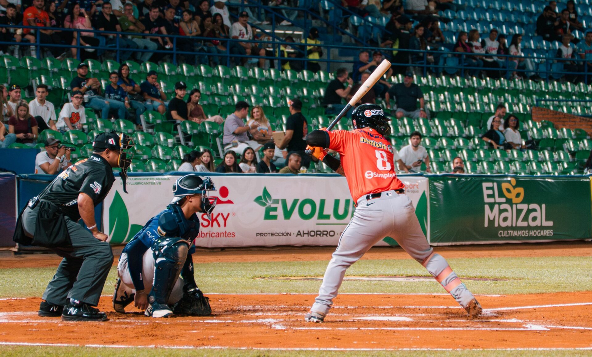Tigres de Aragua derrotó 13-3 a Águilas del Zulia en Maracay. José Pirela conectó su primer jonrón de la temporada.