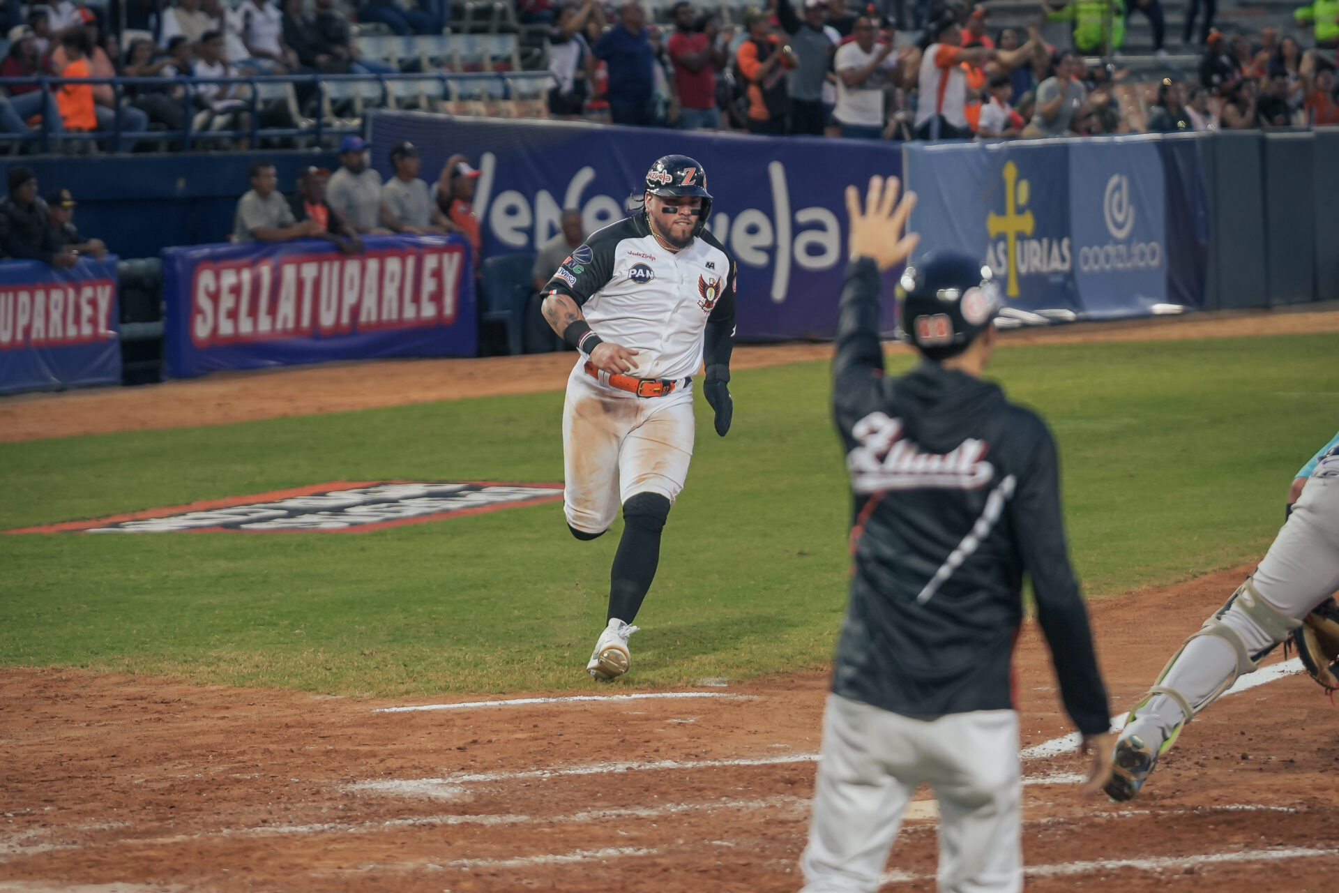 Águilas del Zulia venció 5-4 a Bravos de Margarita con elevado de sacrificio de Eduardo Torrealba en Maracaibo.