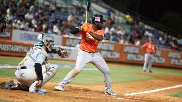 Águilas del Zulia celebra su triunfo 4-2 ante Bravos de Margarita en el estadio Nueva Esparta.