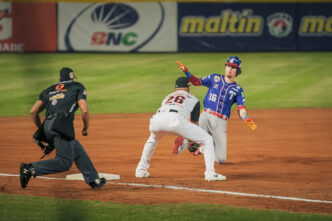Águilas del Zulia cayó 7-4 ante Tiburones de La Guaira en el estadio Luis Aparicio de Maracaibo.