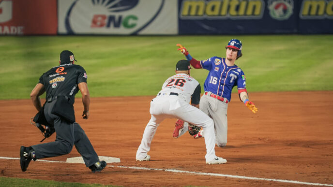 Águilas del Zulia cayó 7-4 ante Tiburones de La Guaira en el estadio Luis Aparicio de Maracaibo.