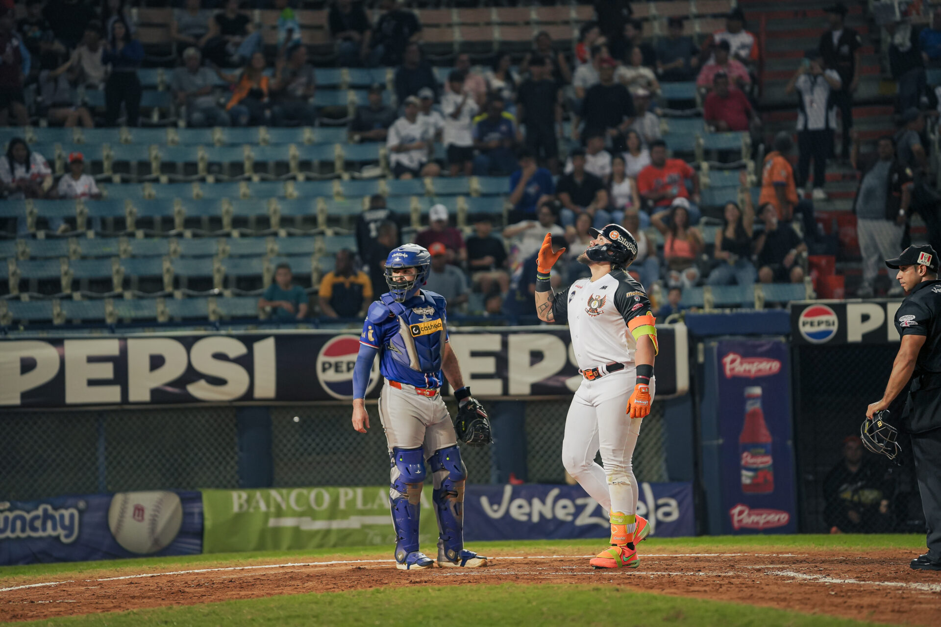 Andrés Chaparro conectó su primer jonrón de la temporada con Águilas del Zulia.