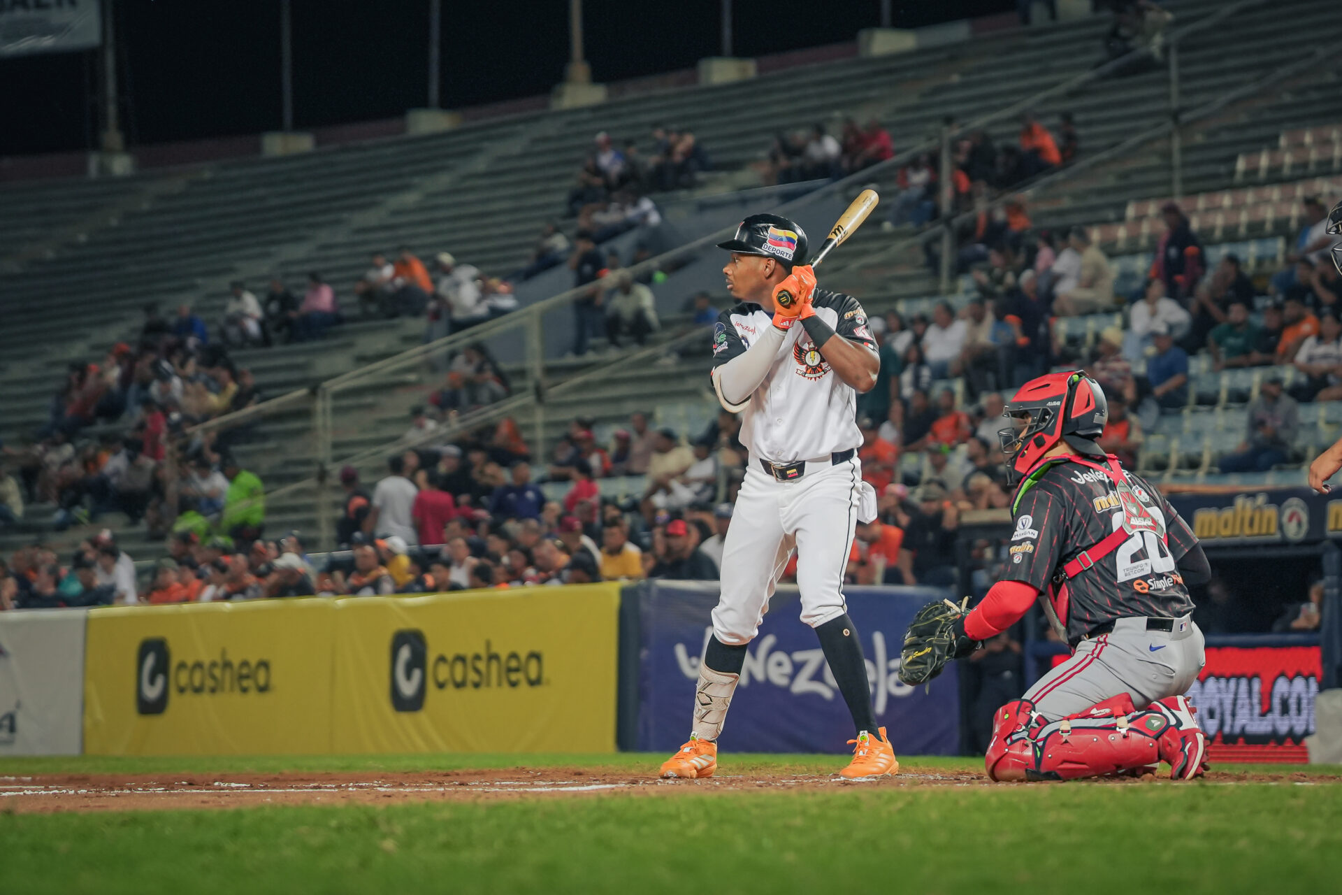 Jaison Chourio conectó dos hits en la derrota de Águilas ante Cardenales de Lara.