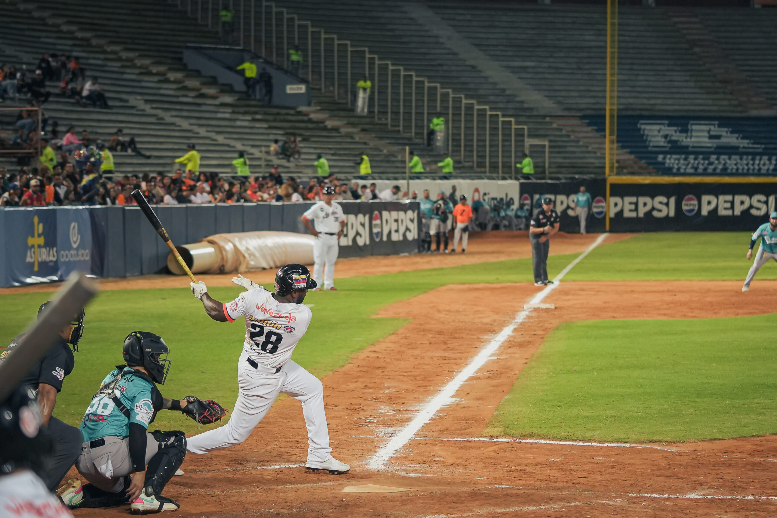 José Pirela superó a Ernesto Mejía con 219 remolcadas históricas con Águilas del Zulia.
Title: José Pirela hace historia con Águilas del Zulia