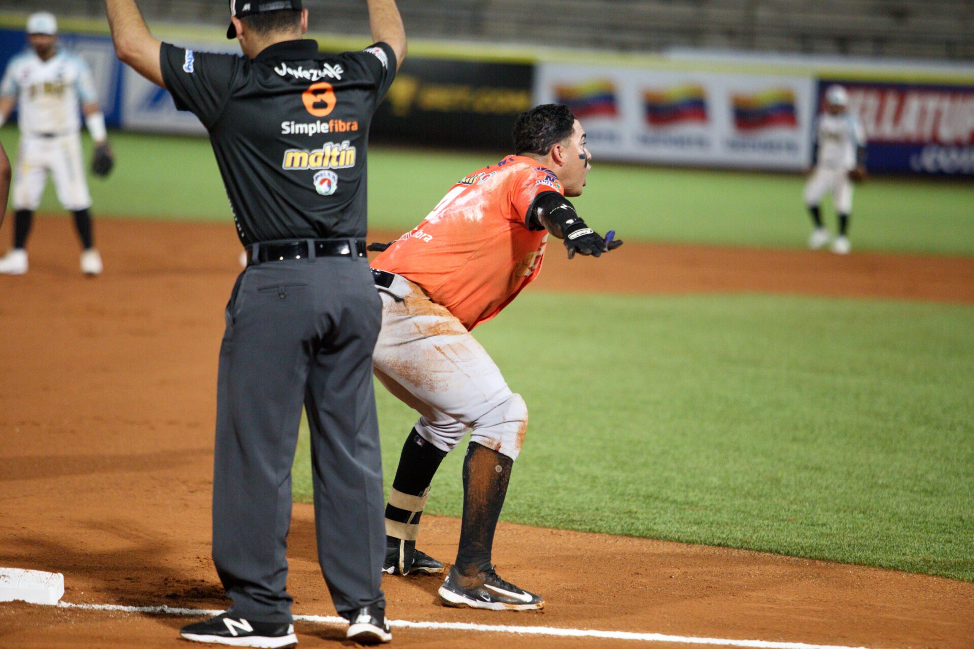Rayder Ascanio conectó triple para empatar el juego ante Bravos en el noveno inning.