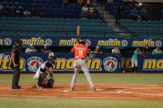 Águilas del Zulia cayó 8-6 ante Bravos de Margarita en Guatamare tras errores defensivos en el octavo inning.