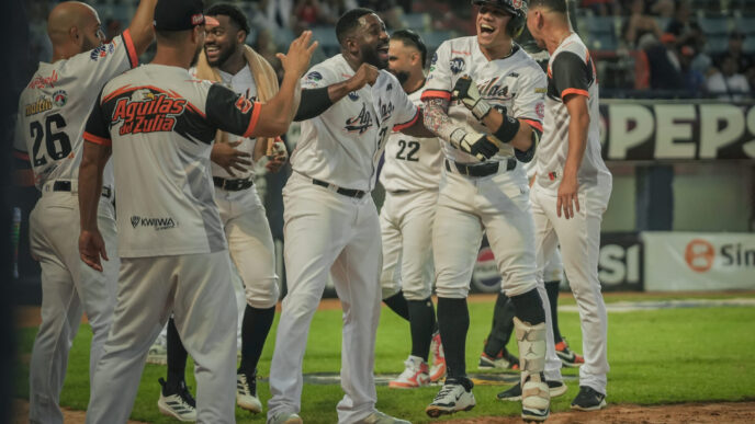 Águilas del Zulia venció 2-1 a Leones del Caracas en Maracaibo con pitcheo y defensa destacada.