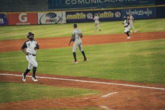 Águilas del Zulia dividió la serie ante Leones del Caracas en el estadio Luis Aparicio de Maracaibo.