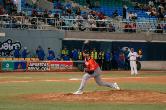Águilas del Zulia venció 8-4 a Tiburones de La Guaira en Macuto, rompiendo una racha de siete derrotas consecutivas.