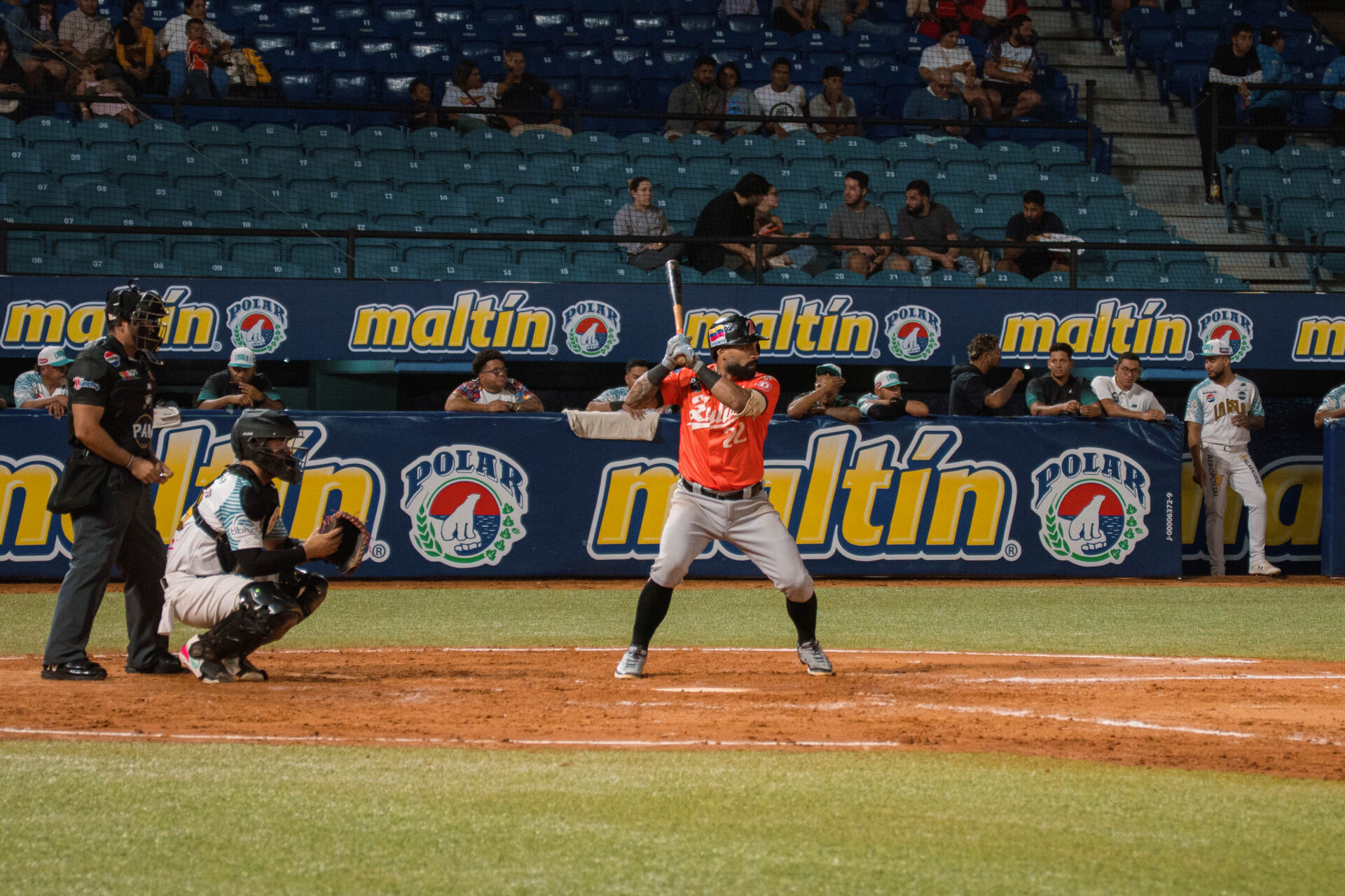 Alí Castillo conectó jonrón solitario para abrir el juego ante Bravos de Margarita.
