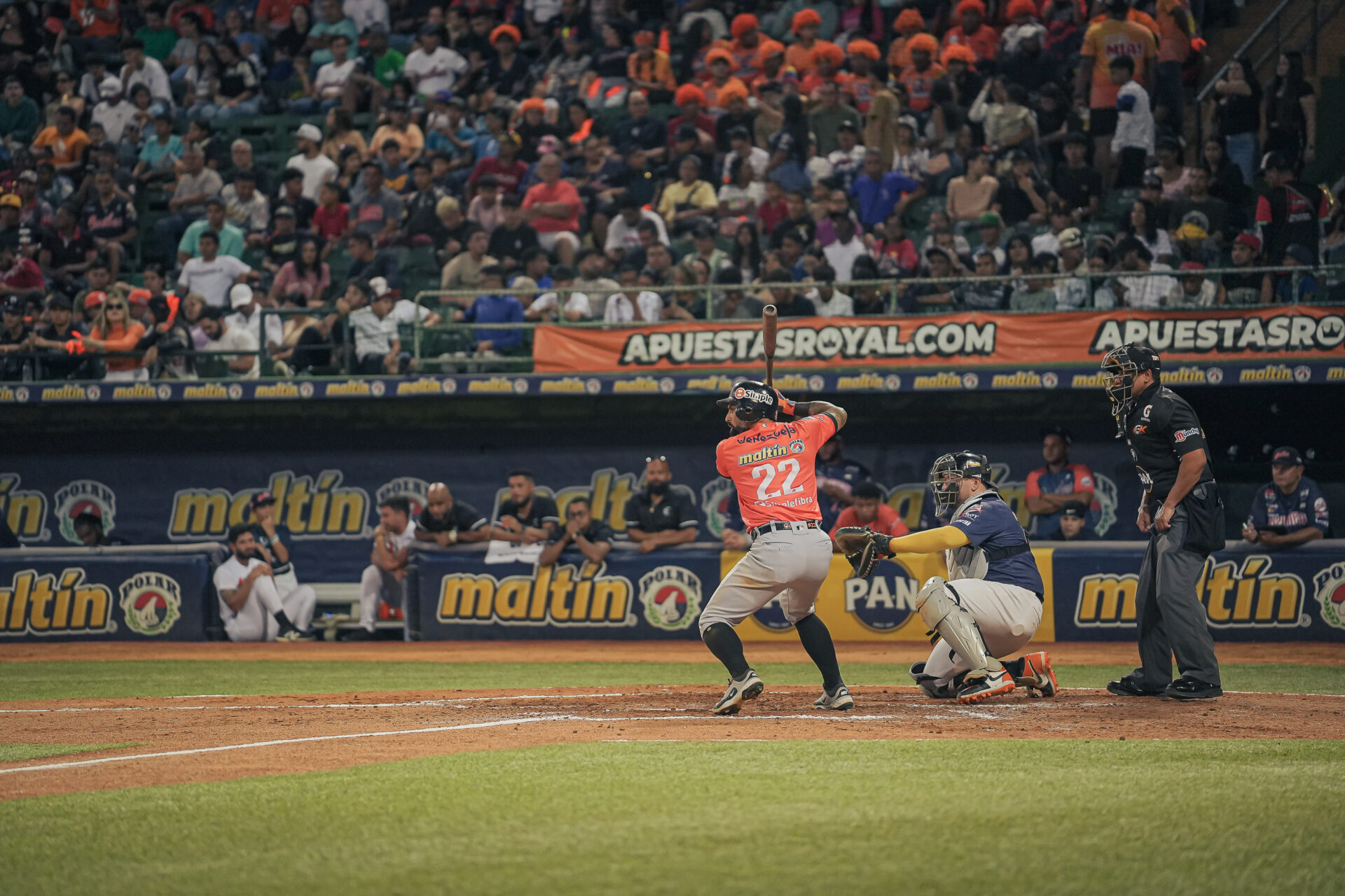 Alí Castillo conecta dos jonrones ante Caribes