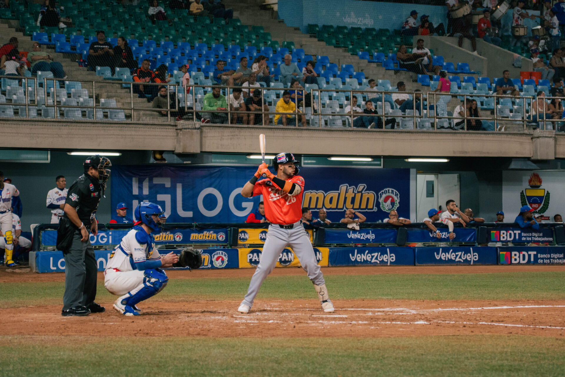Angelo Castellano conectó jonrón de dos carreras en el noveno inning ante Tiburones.