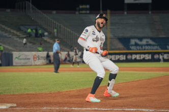 Jackson Chourio conecta jonrón decisivo ante Caribes