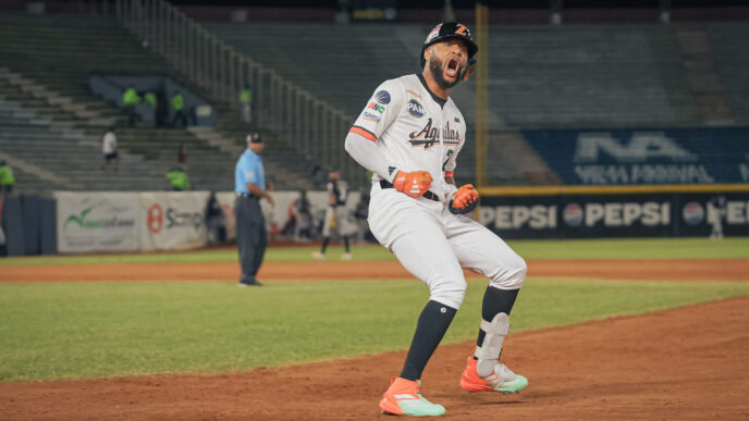 Jackson Chourio conecta jonrón decisivo ante Caribes