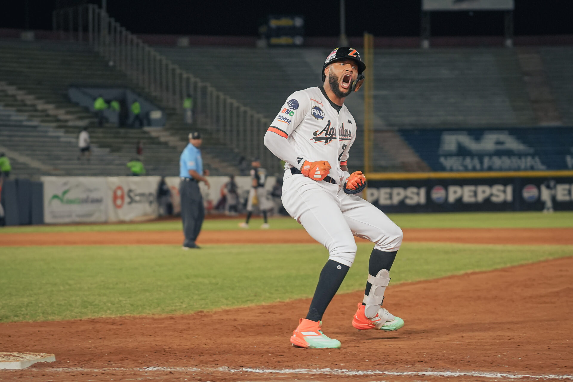 Jackson Chourio conecta jonrón decisivo ante Caribes