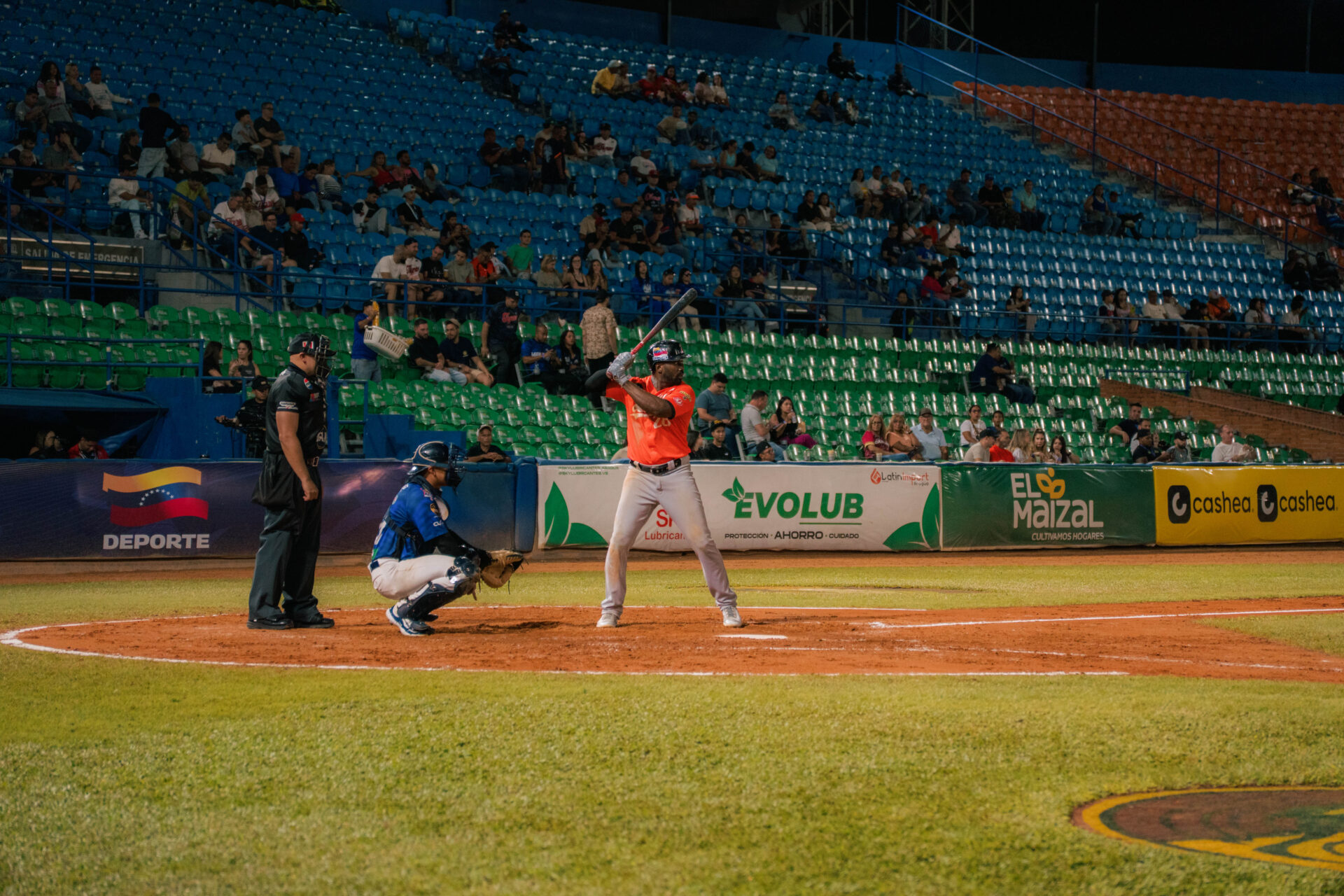 José Pirela conectó doble impulsor en la victoria de Águilas ante Tigres en Maracay.
