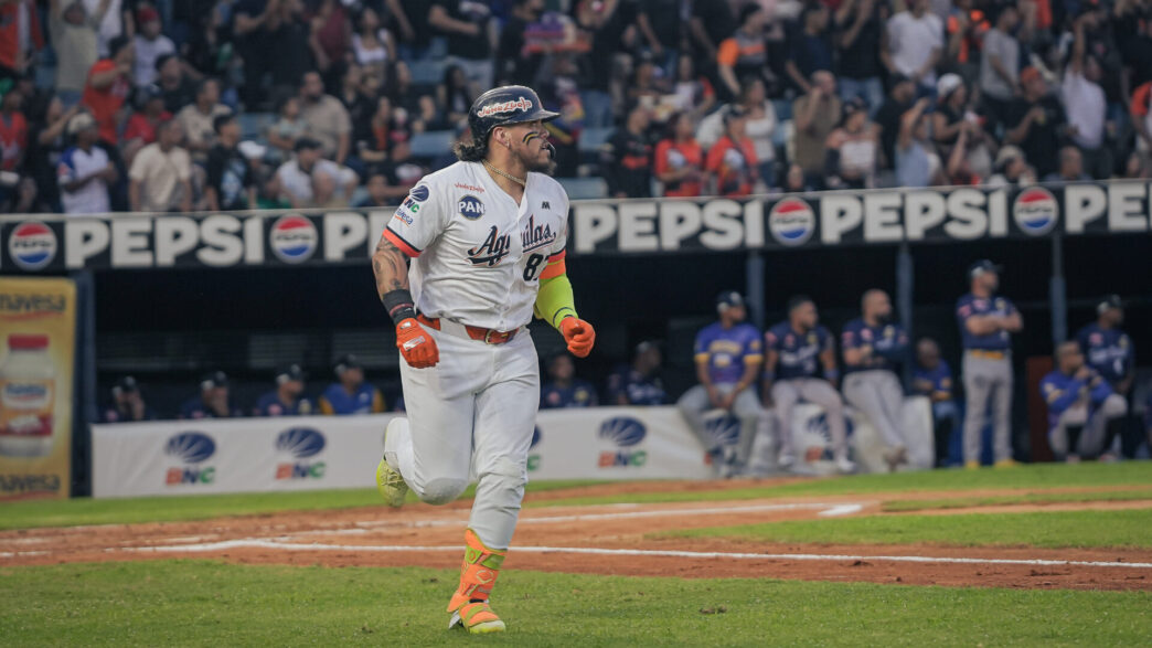 Águilas debuta a lo grande en el nido ante Magallanes
