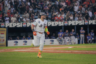 Águilas debuta a lo grande en el nido ante Magallanes