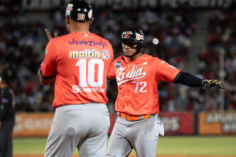 Águilas del Zulia remonta ante Cardenales en Barquisimeto