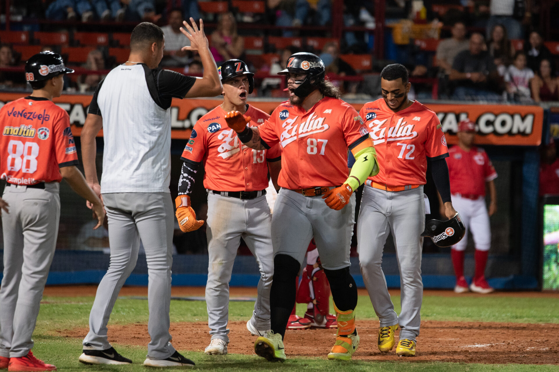 Jonrón de Andrés Chaparro ante Cardenales de Lara