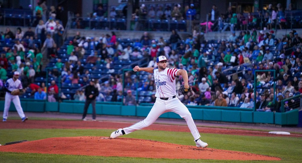 Eiberson Castellano lanzador de las Águilas del Zulia en Doble A con Hartford Yard Goats