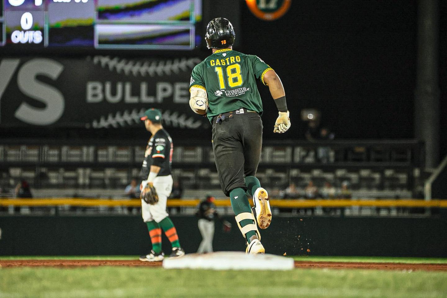 Luis Castro tiene 11 juegos conectando hit en México