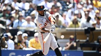 Osleivis Basabe bateando con los Gigantes de San Francisco en Grandes Ligas