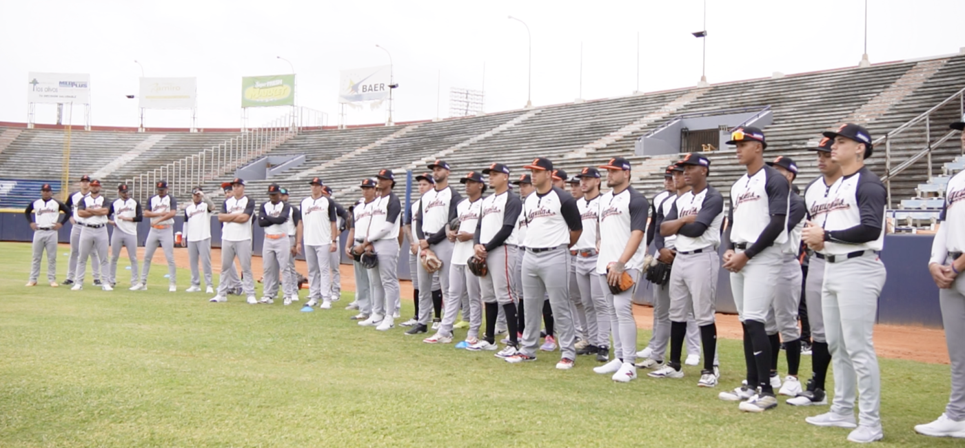 Jugadores de Águilas del Zulia durante la pretemporada 2026-2027 en el estadio Luis Aparicio